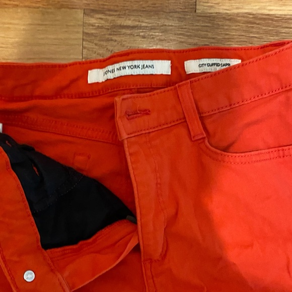 Women’s Jones New York Stretch Capris - Picture 3 of 4